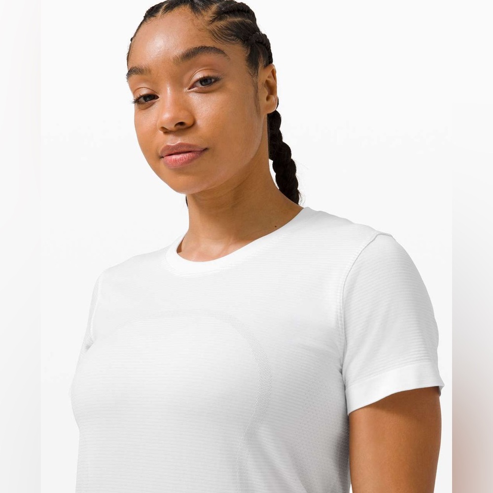 Lululemon Swiftly Breathe Short Sleeve Shirt Relaxed Fit Running Activewear Gym - Picture 4 of 10